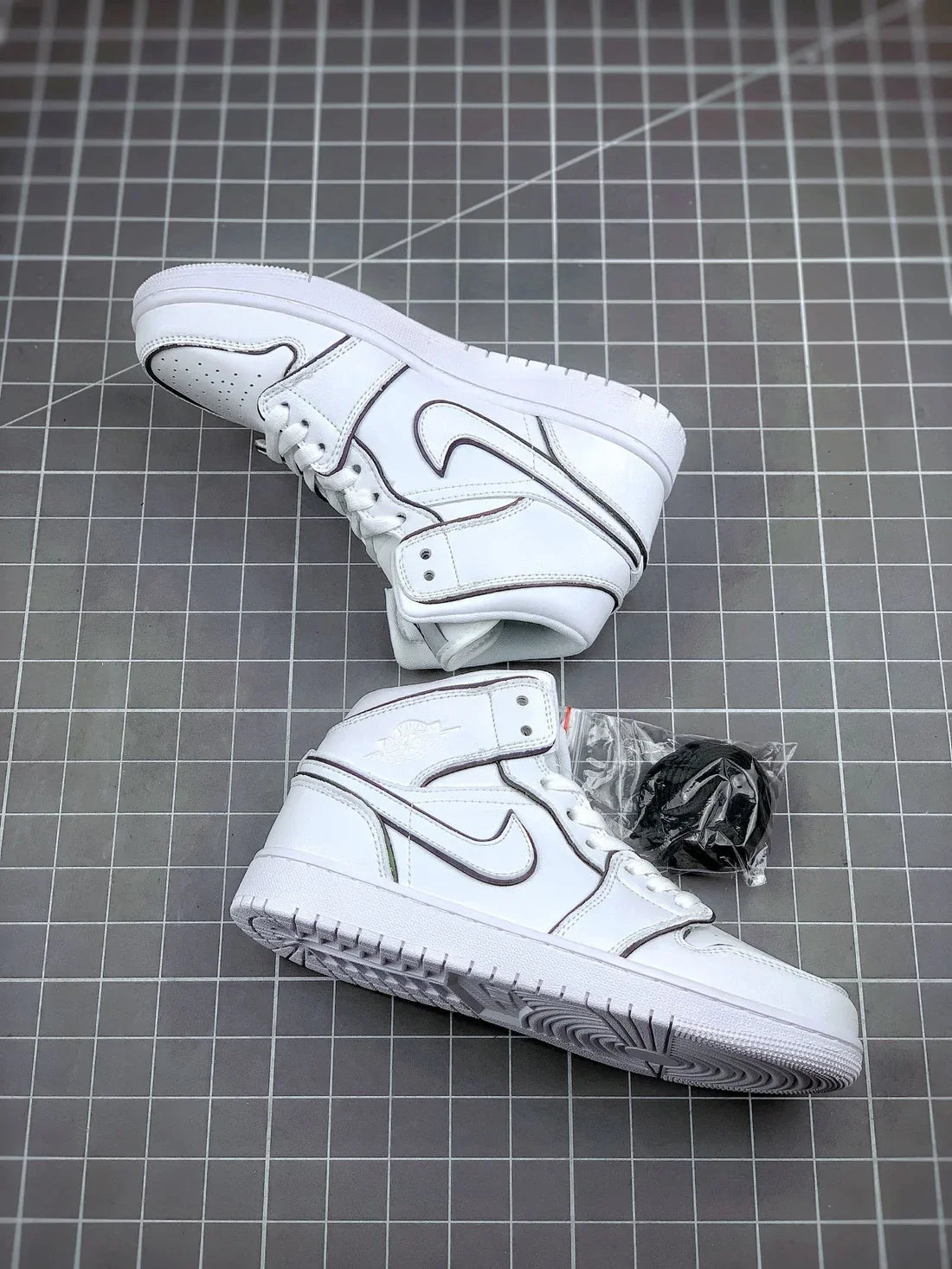 AIR JORDAN 1 MID